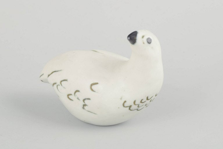 Henrik Allert for Pentik, Finland. Polar bird figure in glazed stoneware in green and black tones.: Henrik Allert for Pentik Polar bird, 1980s. Sculptural bird figure in glazed stoneware, shaped with soft lines and simple brush decoration in green and black tones. Characteristic of Allert's organic
