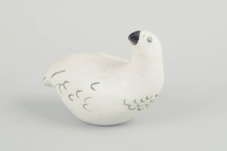 Henrik Allert for Pentik, Finland. Polar bird figure in glazed stoneware in green and black tones.: Henrik Allert for Pentik. Polar bird, 1980s. Sculptural bird figure in glazed stoneware, shaped with soft lines and simple brush decoration in green and black tones. Characteristic of Allert's