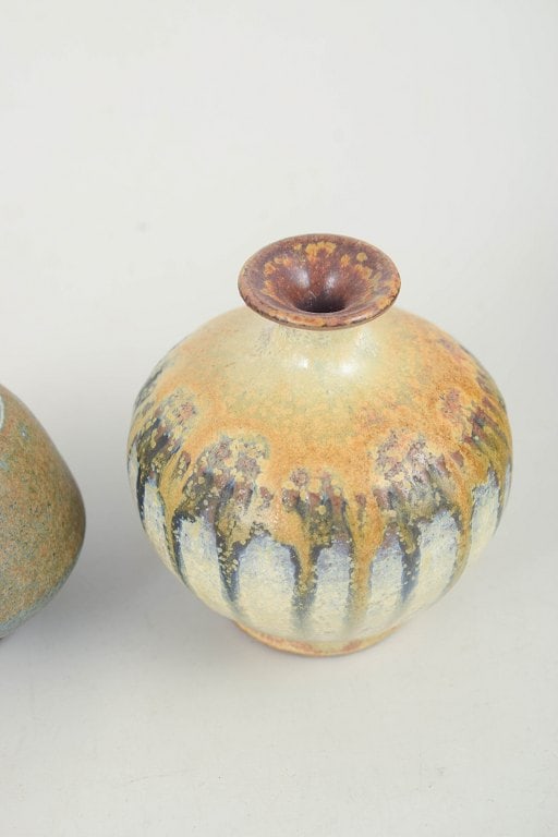 Wallakra, Sweden. Two miniature stoneware vases in earth tones and flowing effects. Approx. 1970s. - 3