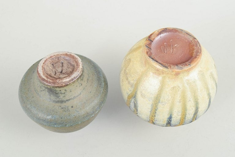 Wallakra, Sweden. Two miniature stoneware vases in earth tones and flowing effects. Approx. 1970s. - 4