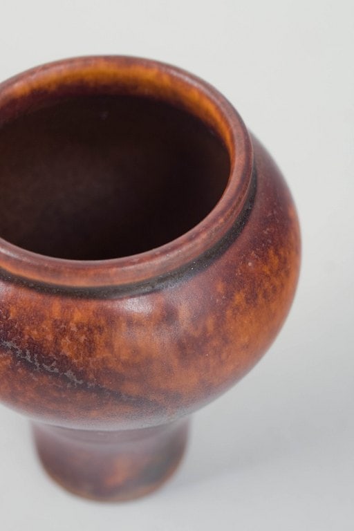 Arabia, Finland. Miniature stoneware vase with brown glaze. Mid-20th century. - 3