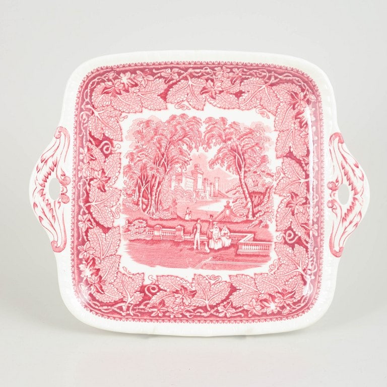 Mason's, England. Faience tray with handles with landscape motifs and ornamental leaf borders.: Mason's, tray with handles. Rectangular faience tray by Mason's, decorated in red transferware with a landscape scene and ornamental leaf border. Origin: England. Material: Faience. Dimensions: 28 x 2