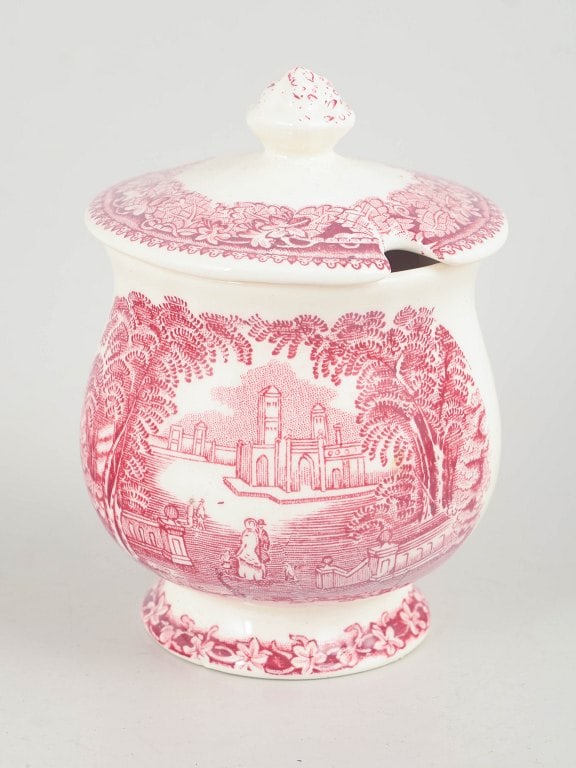 Mason's, England. Faience mustard pot with lid with architectural landscape motifs and ornamental: Mason's, mustard pot with lid. Faience mustard pot by Mason's, decorated in red transferware with architectural landscape motifs and ornamental borders. Origin: England. Material: Faience.