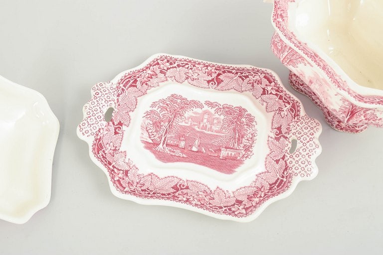 Mason's, England. Faience sauceboat with stand with landscape motifs and ornamental borders. Approx. - 3