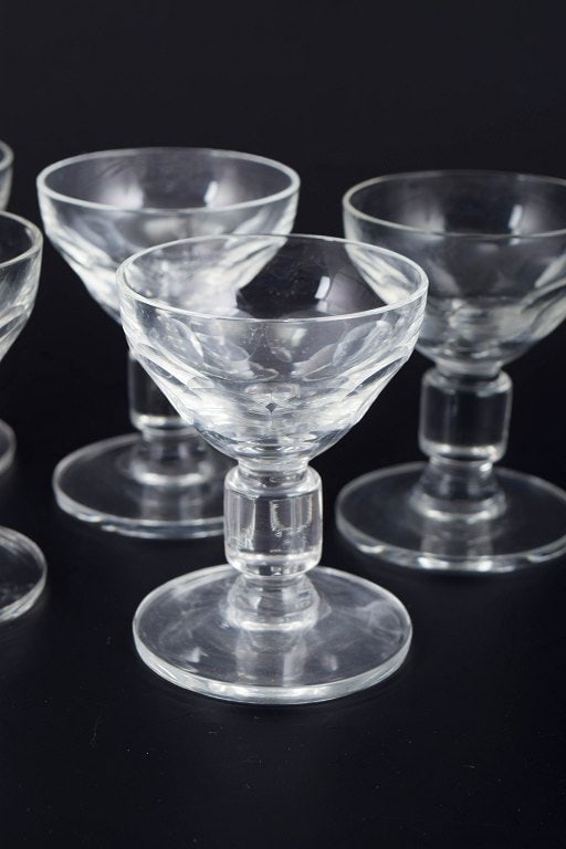 Scandinavia. Set of five small faceted schnapps glasses in clear crystal. Approx. 1940s. - 3