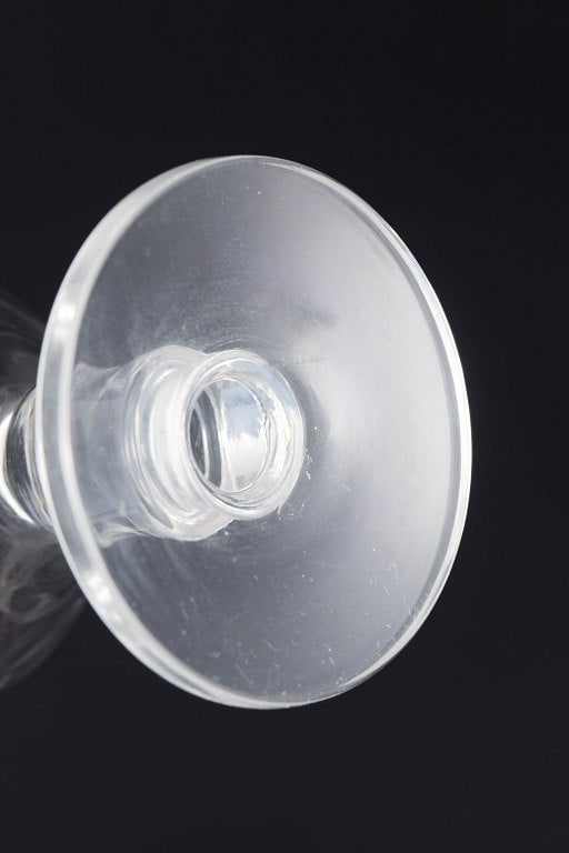 Scandinavia. Set of five small faceted schnapps glasses in clear crystal. Approx. 1940s. - 4