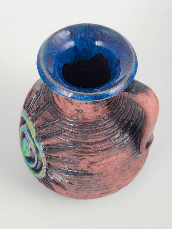 Ninnie Forsgren for Bromma Keramik, Sweden. Stoneware pitcher in reddish-brown tones. Approx. 1970s. - 2