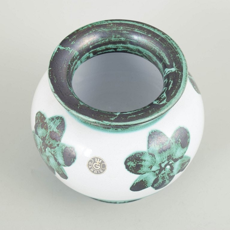 Gabriel Keramik, Sweden. Faience vase with a white ground and floral decoration. Approx. 1940s. - 2