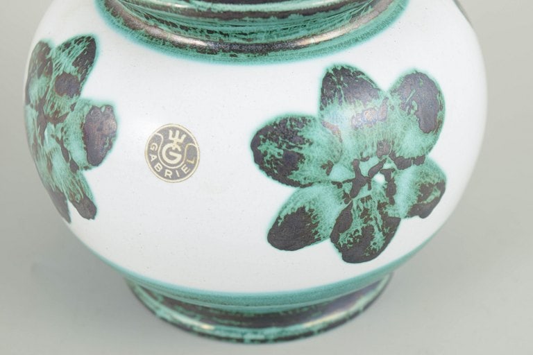 Gabriel Keramik, Sweden. Faience vase with a white ground and floral decoration. Approx. 1940s. - 3