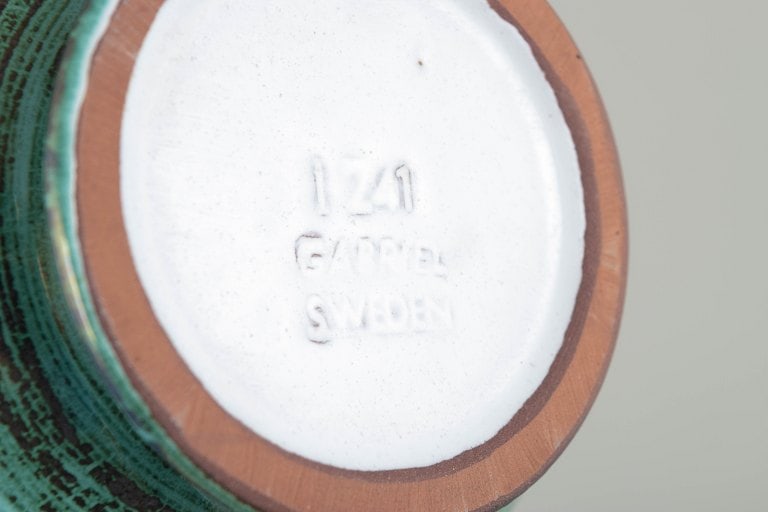 Gabriel Keramik, Sweden. Faience vase with a white ground and floral decoration. Approx. 1940s. - 4