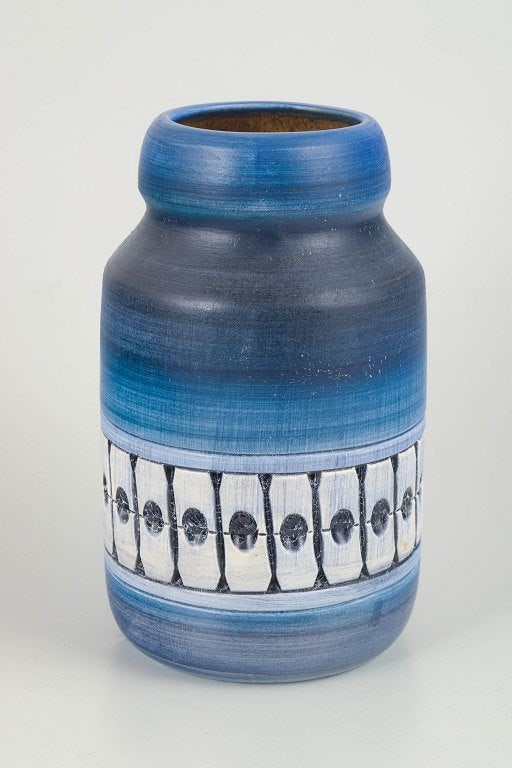 Beit Hayotser Ltd., Israel. Cylindrical vase in stoneware with a blue glaze. Approx. 1980s.: Beit Hayotser Ltd., vase. Cylindrical vase in thrown stoneware with a blue glaze ranging from deep cobalt to lighter blue tones, decorated with a graphic black-and-white band. Original sticker to the