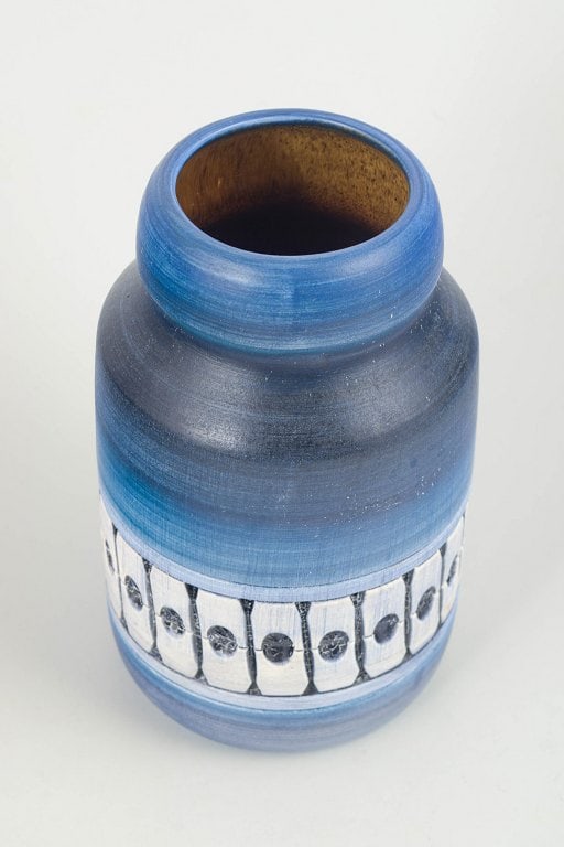 Beit Hayotser Ltd., Israel. Cylindrical vase in stoneware with a blue glaze. Approx. 1980s. - 2