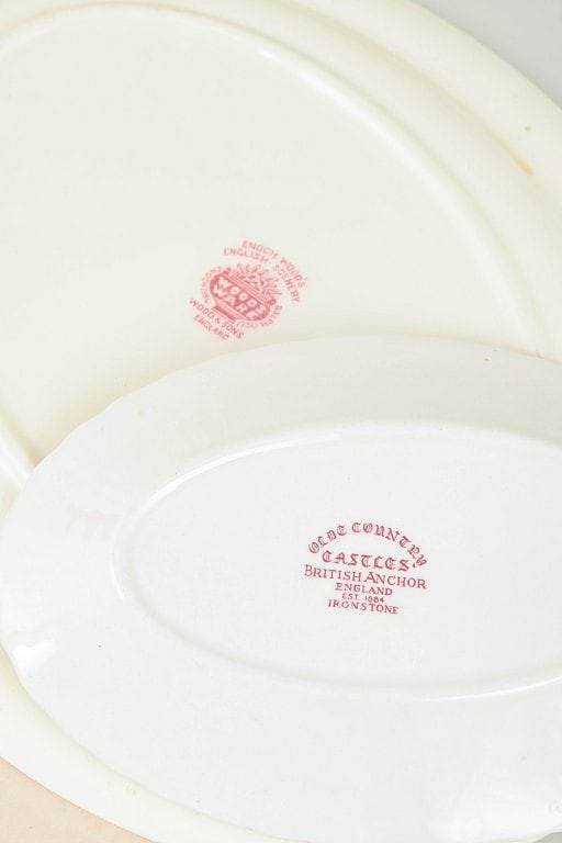Olde Country and Wood & Sons, England. Set of two faience serving trays with landscape and - 4