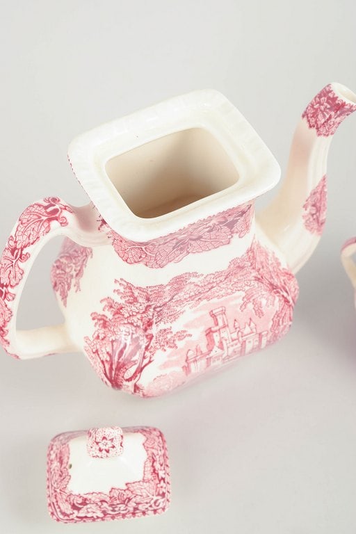 Mason's and Palissy, England. Set of faience coffee pot and sugar bowl with landscape and - 3