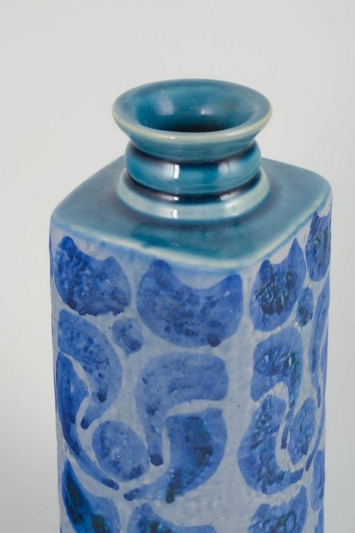 Goran Andersson for Upsala Verkstad, Sweden. Cylindrical stoneware vase with a grey ground glaze. - 3
