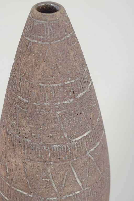 Elsi Bourelius, Scandinavia. Conical stoneware vase with a raw, matte surface. Approx. 1970s. - 3