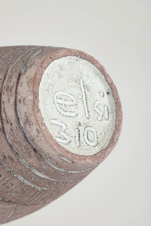 Elsi Bourelius, Scandinavia. Conical stoneware vase with a raw, matte surface. Approx. 1970s. - 4