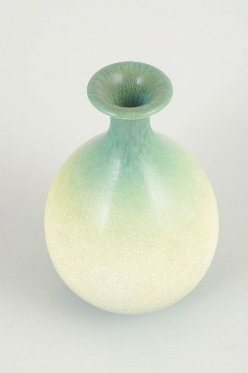 Sven Wejsfelt for Gustavsberg, Sweden. Stoneware vase in pale green and creamy tones. Dated 1985. - 2