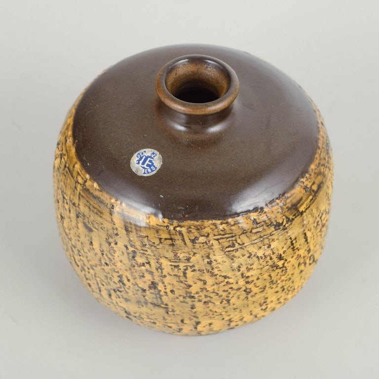 Goran Andersson for Upsala Ekeby, Sweden. Stoneware vase with a rounded body and small neck. Approx. - 2