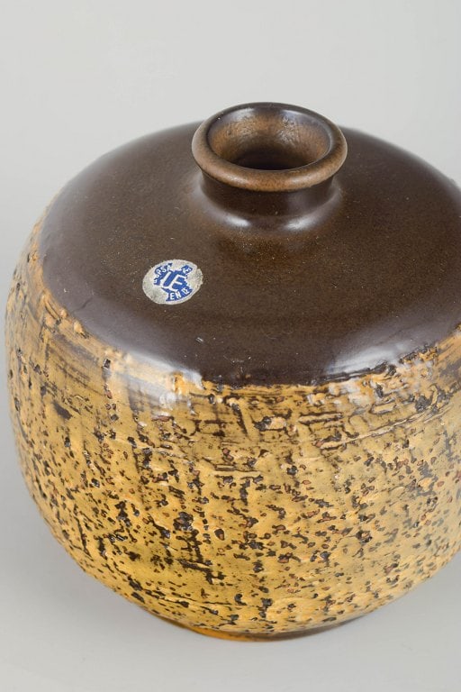 Goran Andersson for Upsala Ekeby, Sweden. Stoneware vase with a rounded body and small neck. Approx. - 3