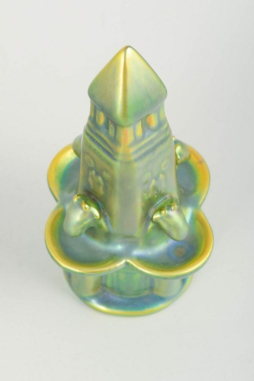 Zsolnay, Hungary. Stoneware fountain sculpture in eosin glaze in green and golden tones. Approx. - 2