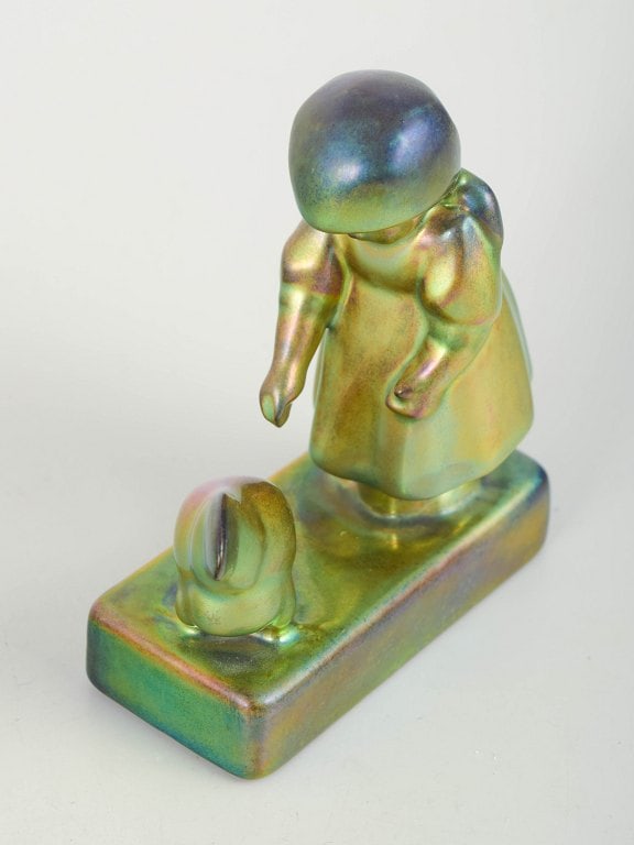 Zsolnay, Hungary. Stoneware figurine of a girl with chicken in eosin glaze in green and golden - 2