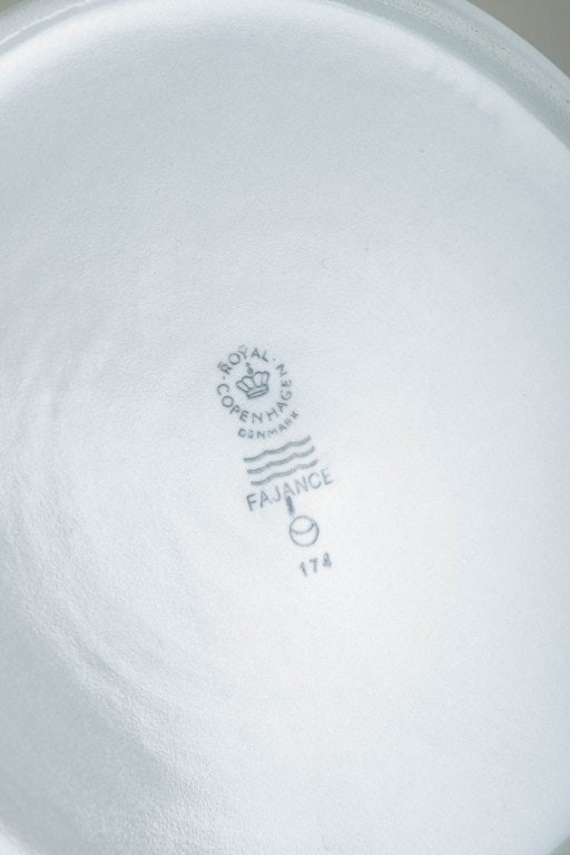 Grethe Meyer for Royal Copenhagen, Denmark. Blue Line faience lidded tureen with blue line along the - 4