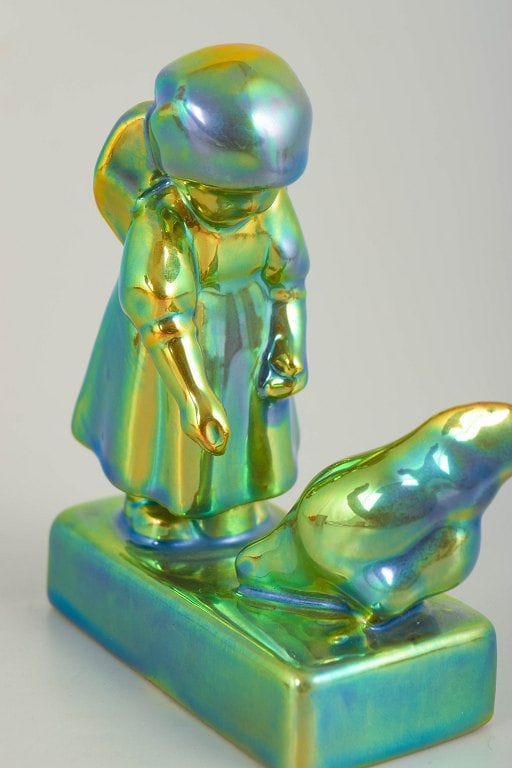 Zsolnay, Hungary. Faience girl with chicken in eosin glaze in green and golden tones. Approx. 1930s. - 3