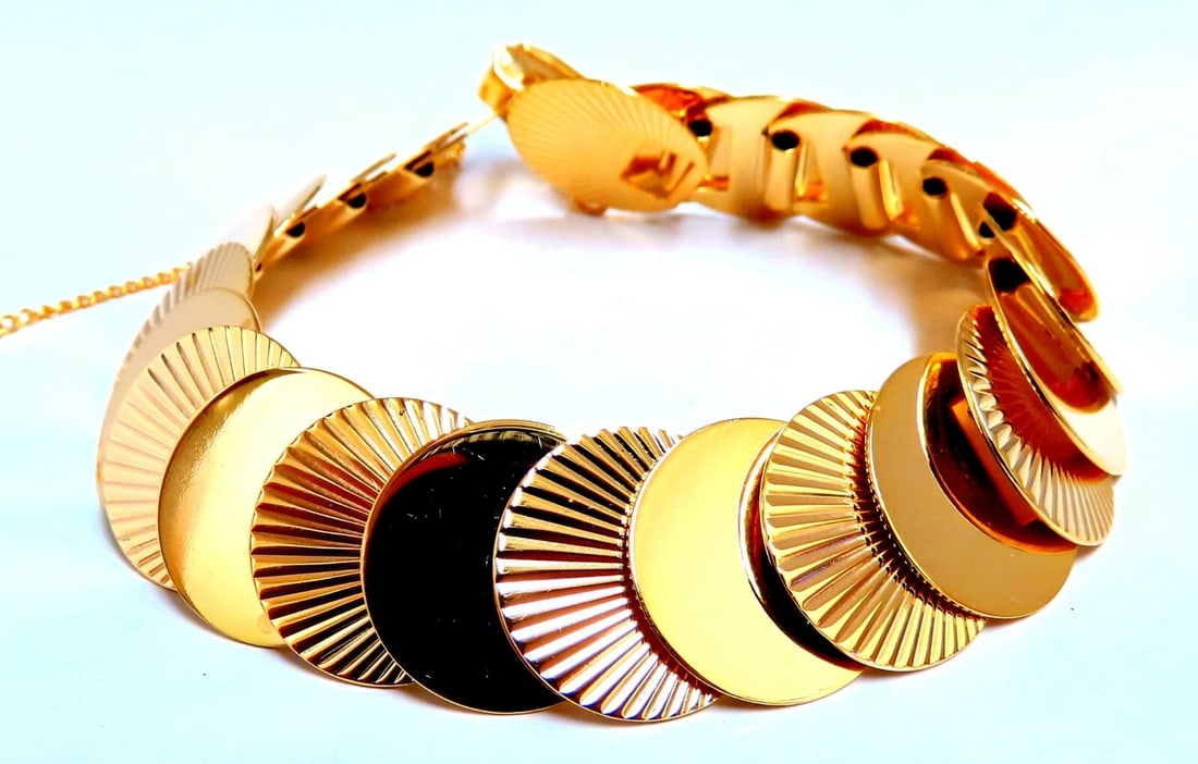 Vintage Circular Disc & Ray Link Bracelet 14kt Gold**: Title: Vintage Circular Disc & Ray Link Bracelet 14kt Gold** Description: Circular Disk & Ray Link Bracelet 7.25 inch / wearable length 32 Grams. 14.5mm wide links Secure, Comfortable clasp & Safety C