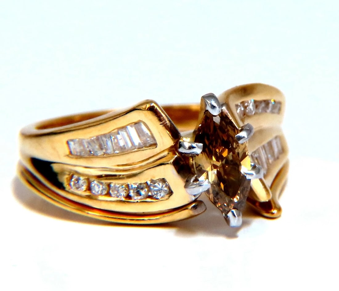 .90ct Natural Fancy Color Yellow Brown Diamond Ring 14kt *v: Title: .90ct Natural Fancy Color Yellow Brown Diamond Ring 14kt *v Description: Halo Raised Solitaire .40ct Natural Fancy Orange Brown Marquise Diamond. Vs-2 clarity. .50ct. Side natural round & Bague