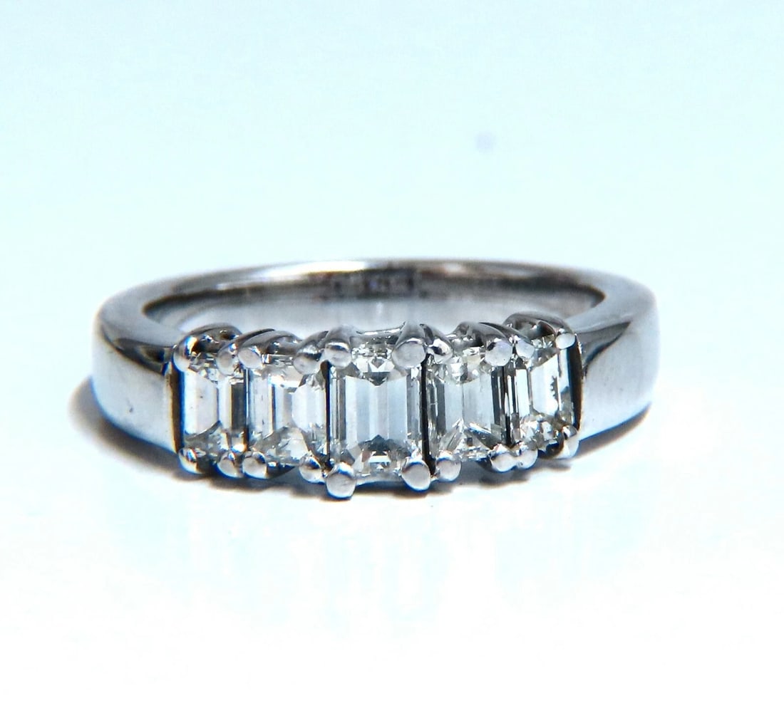 1ct Natural Diamond Baguette Ring 14kt H/Vs *v: Title: 1ct Natural Diamond Baguette Ring 14kt H/Vs *v Description: Channel 5 band baguette. 1ct. Natural Baguette cut brilliant diamond Durable Built. Vs-2 clarity H color. 14kt white gold. 3.9 Grams 
