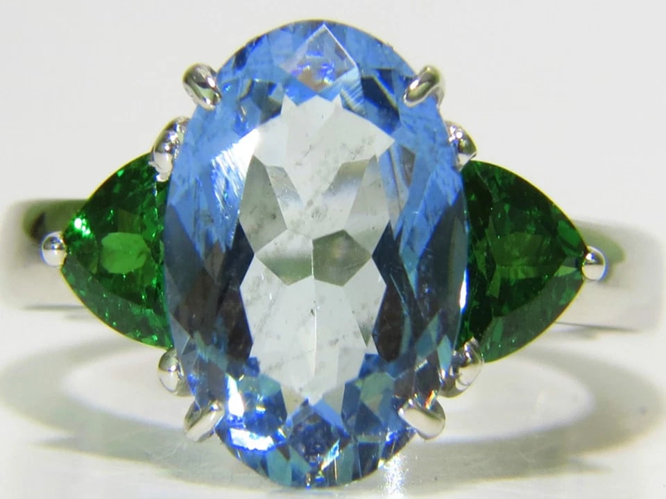 3.98CT NATURAL AQUAMARINE TSAVORITE RING MODERN 3 14KT GOLD **: Title: 3.98CT NATURAL AQUAMARINE TSAVORITE RING MODERN 3 14KT GOLD ** Description: MAGNIFICENT JEWELS 3.00ct. Natural Aquamarine Clean clarity Transparent 11mm X 9mm Side tsavorites: .98ct. Vivid