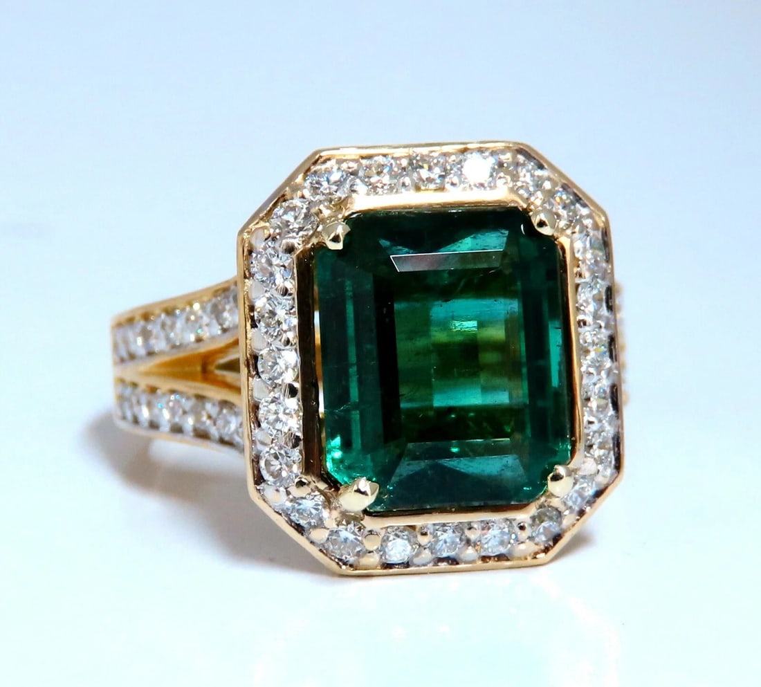 GIA Certified 5.12ct Natural Green Emerald Diamonds Ring 14kt. F1*v: Title: GIA Certified 5.12ct Natural Green Emerald Diamonds Ring 14kt. F1*v Description: Classic Rectangular Deck Deco Green. 5.12ct. Natural Emerald cut, Emerald Ring GIA Certified: #2354603111 10.93 