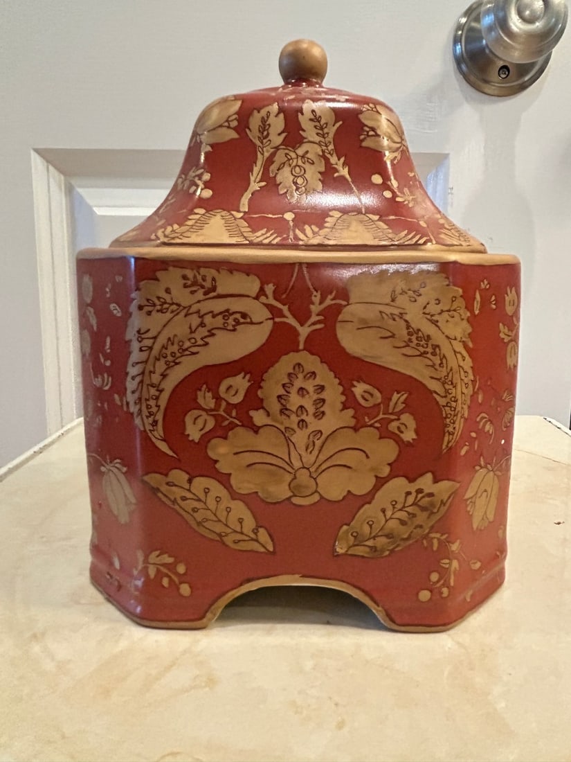 Chinoiserie Style Red and Gilt Octagonal Covered Jar - 2