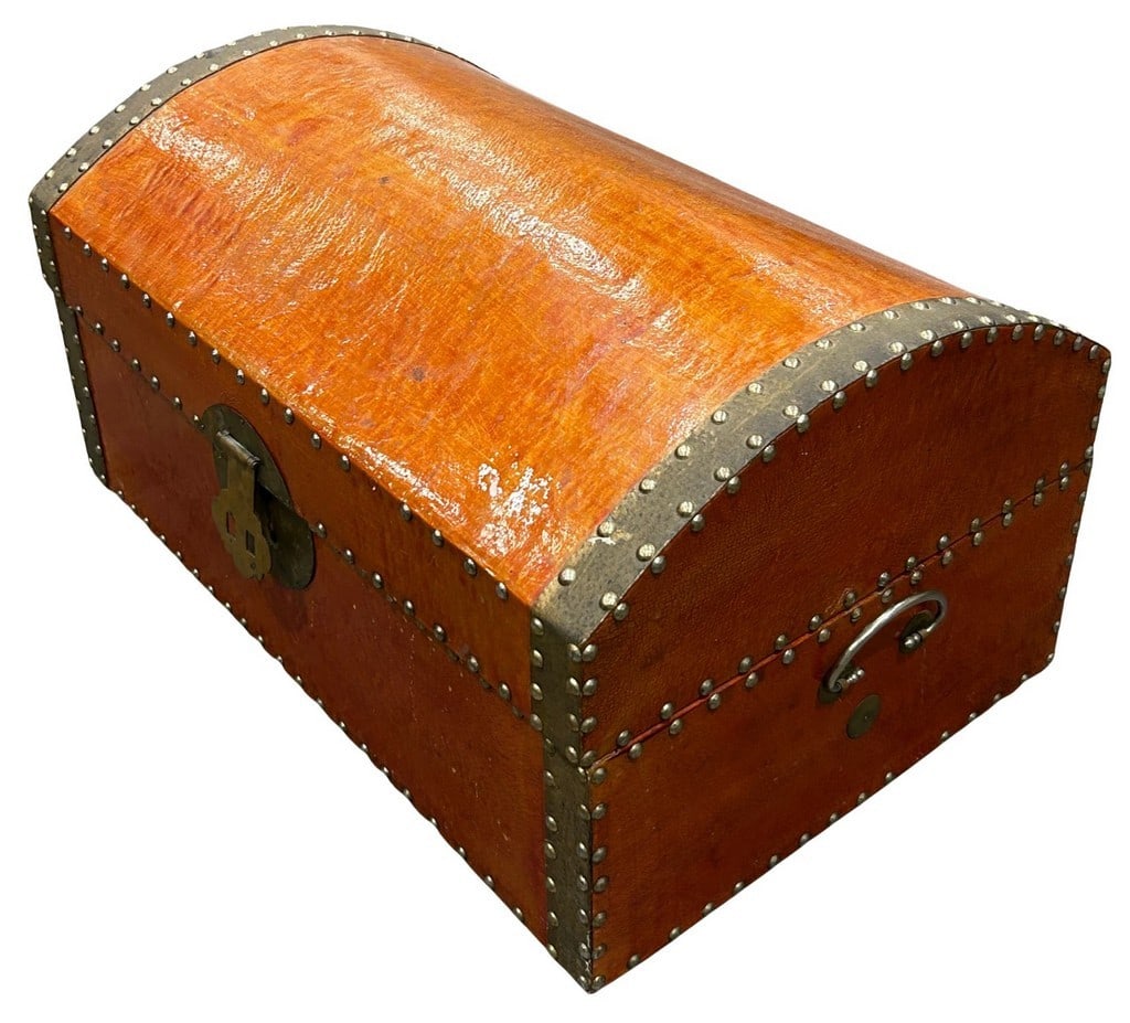 Vintage Asian-Style Faux Leather and Brass Trunk: This vintage trunk features a distinctive Asian-inspired design, crafted from reddish-brown faux leather with a textured, possibly faux alligator or snakeskin finish. The trunk is adorned with