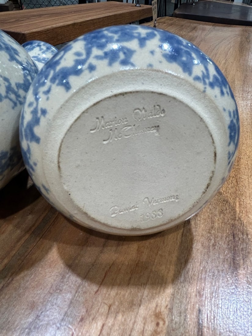 Pair of 1980s Vermont Studio Pottery Creamers - 4