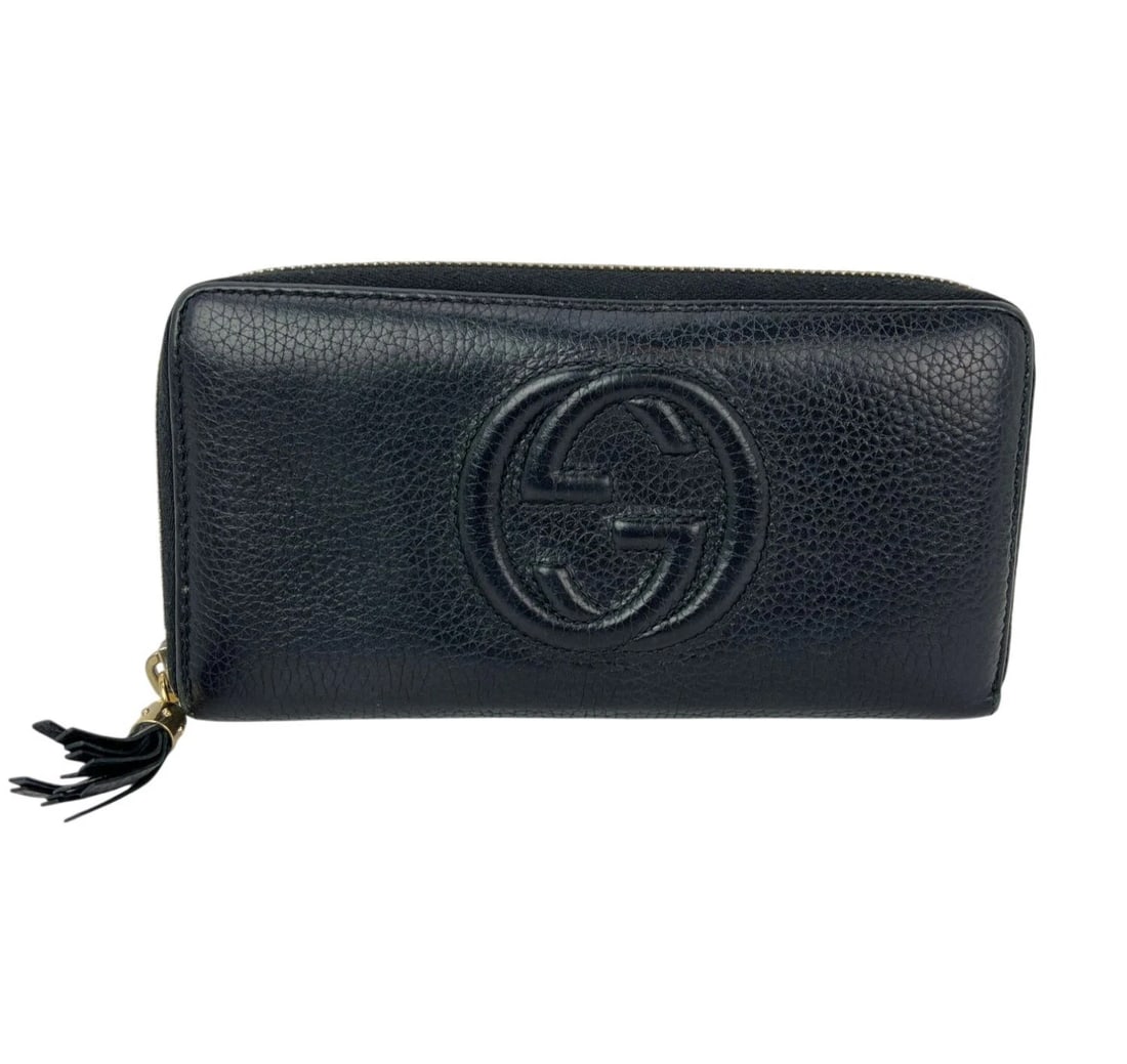 Gucci Soho Black Leather Wallet: Title: Gucci Soho Black Leather Wallet Description: Pre-Owned 100% Authentic Gucci Soho Black Leather Wallet RATING: B..very good, well maintained, shows minir signs of wear MATERIAL: guccissima leath