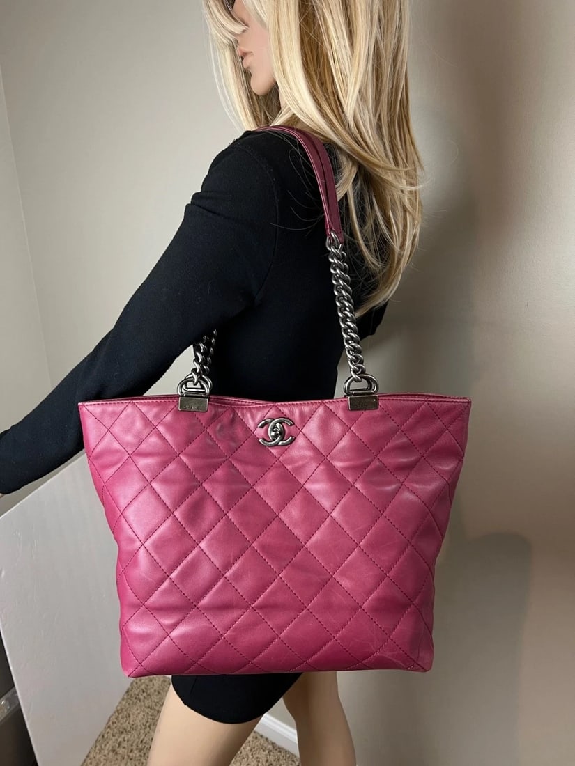 Chanel Shopping in Chains Quilted Leather Burgundy Tote Bag - 17