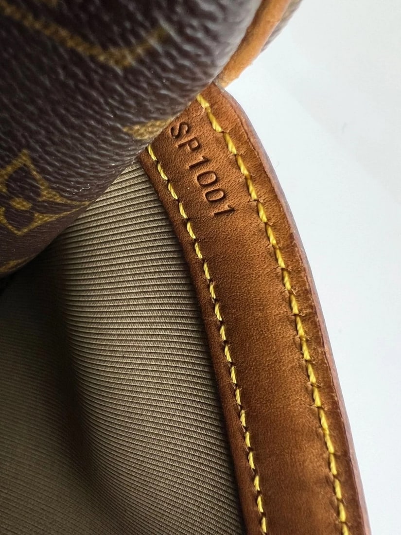 Louis Vuitton Reporter GM Monogram Crossbody Travel Bag - 11