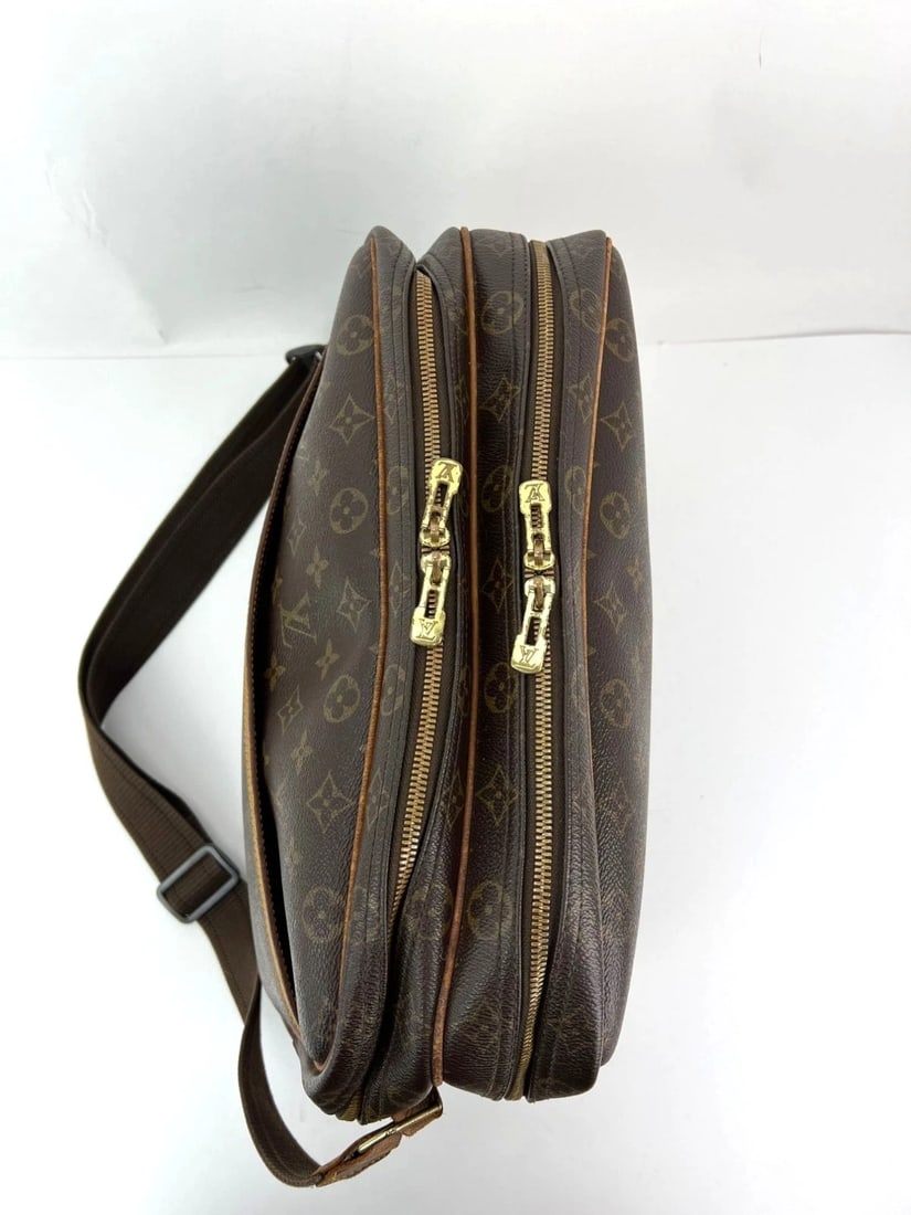 Louis Vuitton Reporter GM Monogram Crossbody Travel Bag - 14