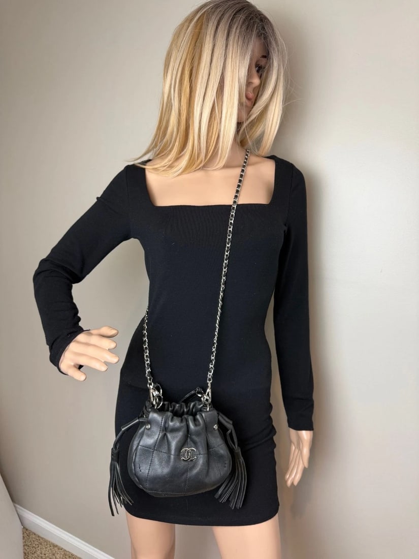 Chanel Vintage Small Lambskin Stitched Chocolate Bar Chain Black Bag - 16