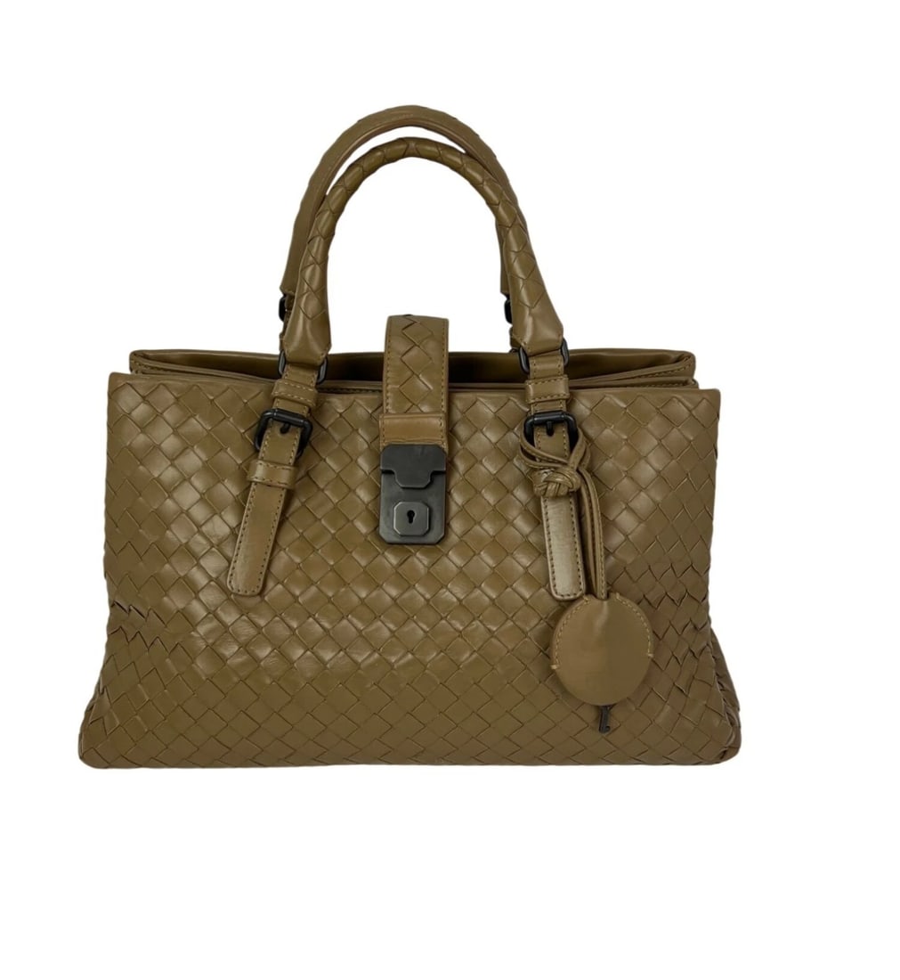 Bottega Veneta Roma Intrecciato Nappa Taupe Shoulder Bag: Title: Bottega Veneta Roma Intrecciato Nappa Taupe Shoulder Bag Description: Pre-Owned 100% Authentic Bottega Veneta Roma Intrecciato Nappa Taupe Shoulder Bag RATING: B...Very Good, well maintained,