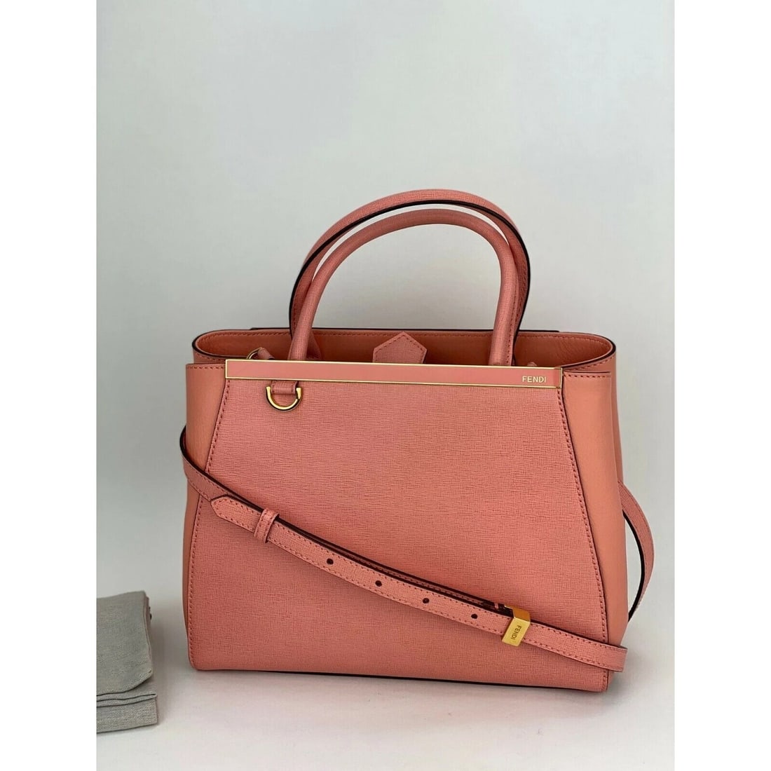 FENDI Vitello Elite Flamingo Petite 2Jours soft pink Ecstasy Hand Bag: Title: FENDI Vitello Elite Flamingo Petite 2Jours soft pink Ecstasy Hand Bag Description: Pre-Owned 100% Authentic Fendi Vitello Elite Flamingo Petite 2Jours Tote Ecstasy RATING: B..very good, well