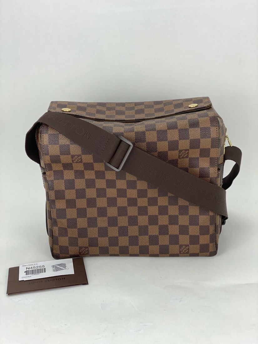 Louis Vuitton Bag Damier Ebene Canvas Naviglio Shoulder Messenger Bag: Title: Louis Vuitton Bag Damier Ebene Canvas Naviglio Shoulder Messenger Bag Description: Pre-Owned 100% Authentic Louis Vuitton Naviglio Bag N45255 RATING: B..very good, well maintained, shows minor 