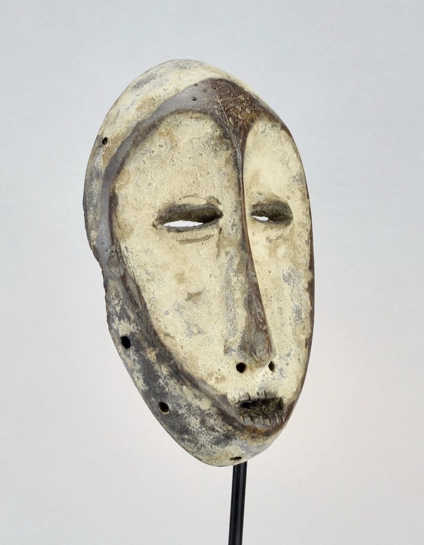 Beautifu Lega idimu Bearded Mask Bwami Congo African Tribal Art mc 1857: Title: Beautifu Lega idimu Bearded Mask Bwami Congo African Tribal Art mc 1857 Description: CONGO DRC Beautiful idimu LEGA Mask Face whitened with a very mineral kaolin (glitter effect) Dot scarificat