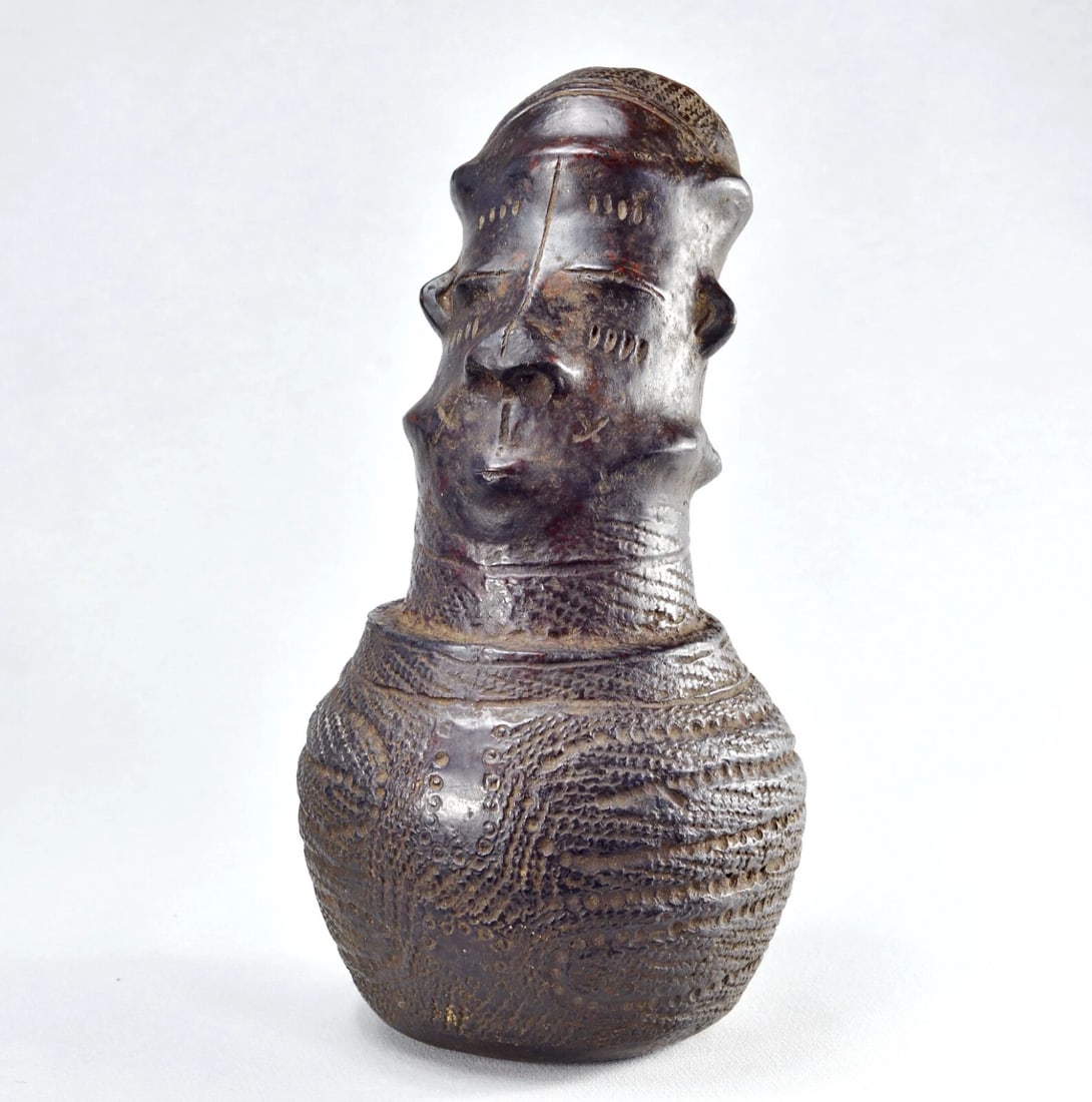 Rare ZANDE AZANDE anthropomorphic terracotta vessel African art pottery MC 1900 (1 of 6)