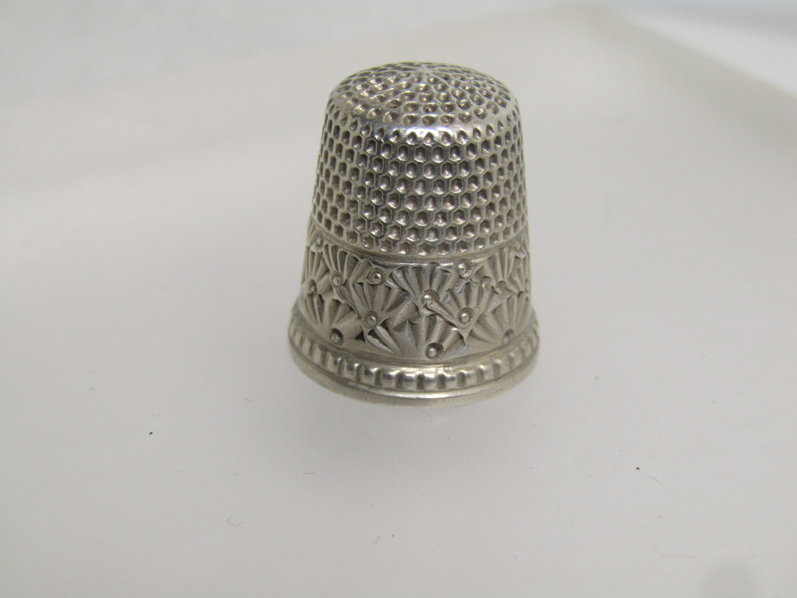 Vintage to Antique Sterling Engraved S B Thimble, Sz. 10 - 2