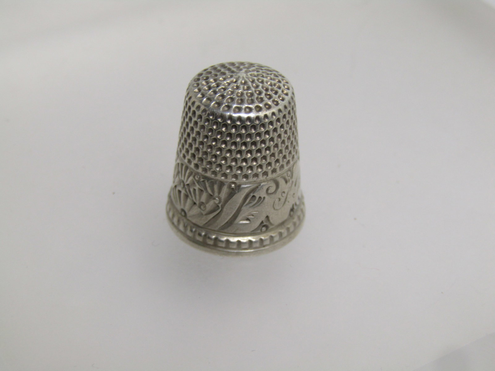 Vintage to Antique Sterling Engraved S B Thimble, Sz. 10 - 3