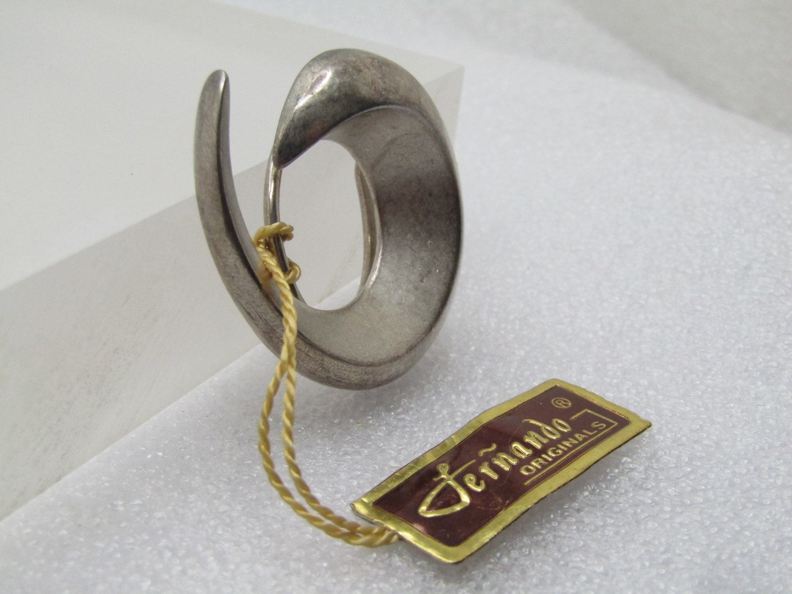 Vintage Curved/Ridged Scarf Clip, 1980's, Signed PEP - 3