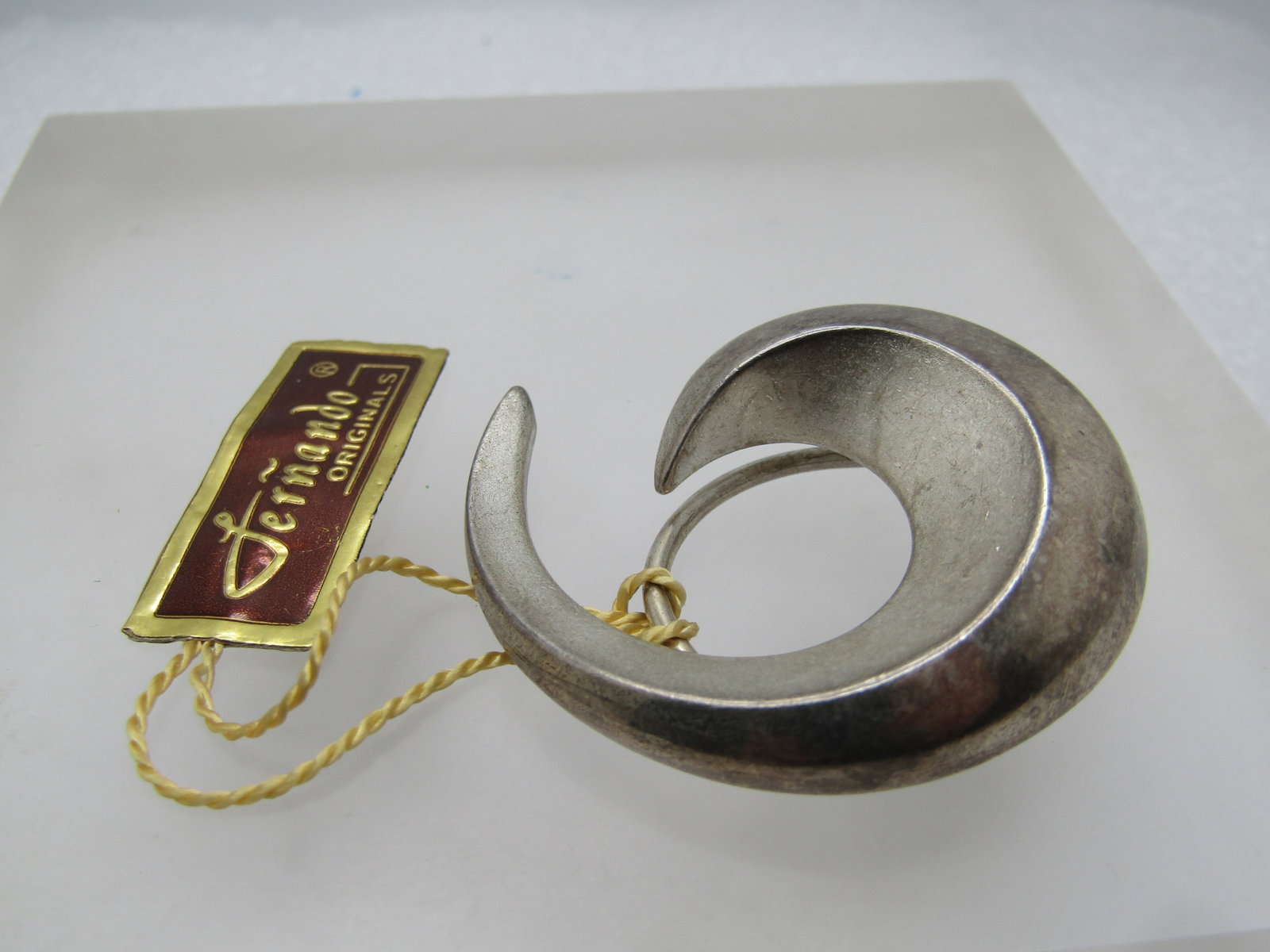 Vintage Curved/Ridged Scarf Clip, 1980's, Signed PEP - 6